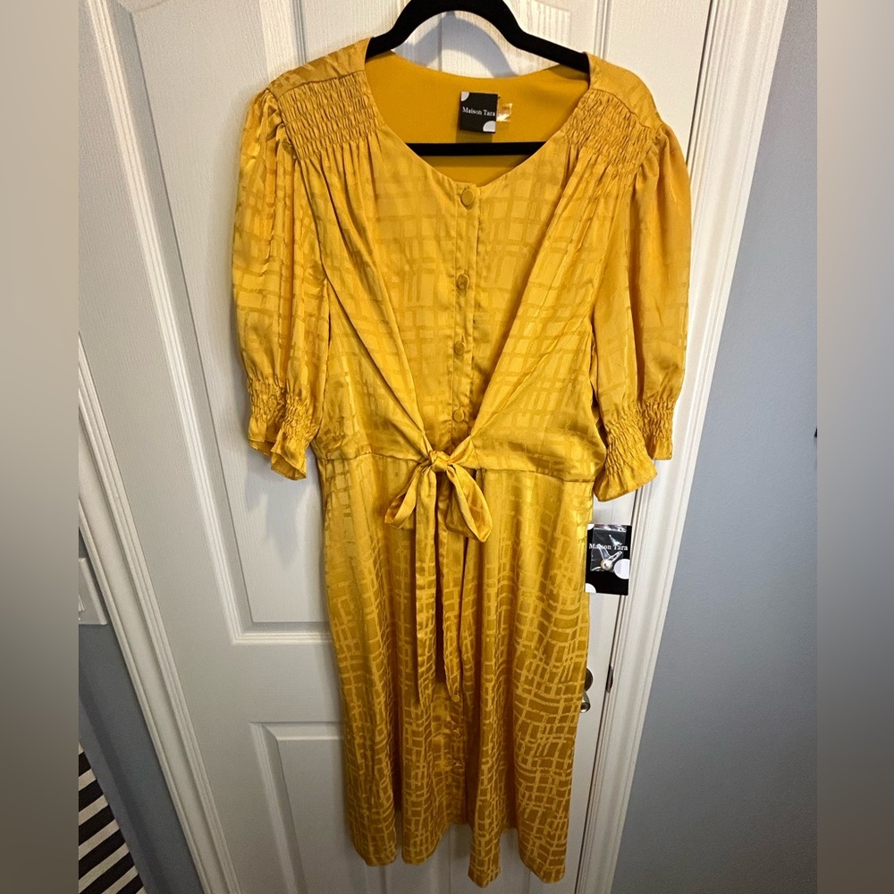 💛”Maison Tara” NWT Mustard/Gold Satin Midi Dress w/ Front Tie Detail Size 18W💛 - Picture 3 of 14